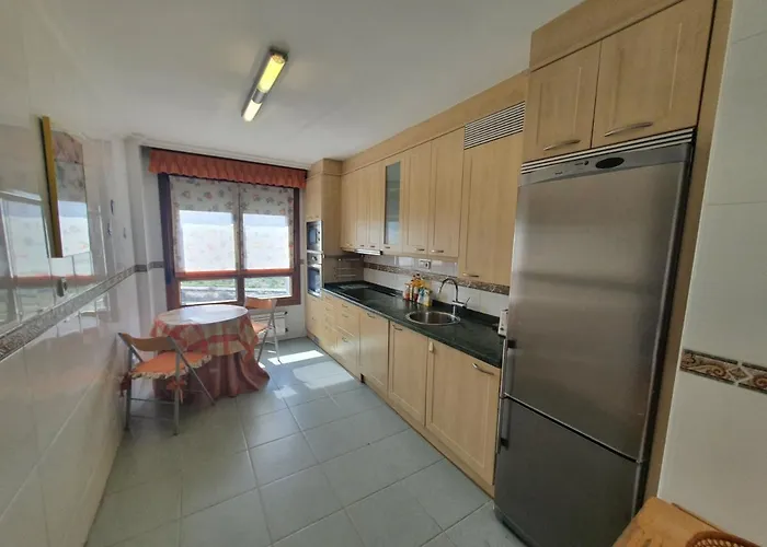 Acacias - Piso Amplio En Playa De Poniente 6 Personas Con Garaje - Vut-2654-as